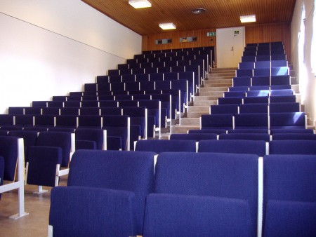 Filmsalen på Karlbergs Militärhögskola har fått 153 platser omklädda i  tyget Dotcom från Väveriet Uddebo. 